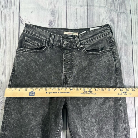 SOLD!! ๐ซ๐ซ LEVI'S VINTAGE INSPIRED EXPOSED BUTTON HIGH WAISTED MOM JEANS. SIZE 28 - Picture 10 of 10